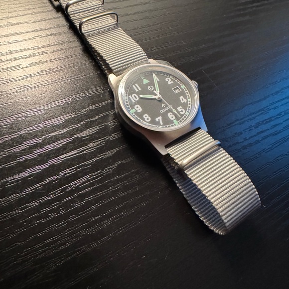 Quartz Silver and Black Watch - Picture 3 of 6